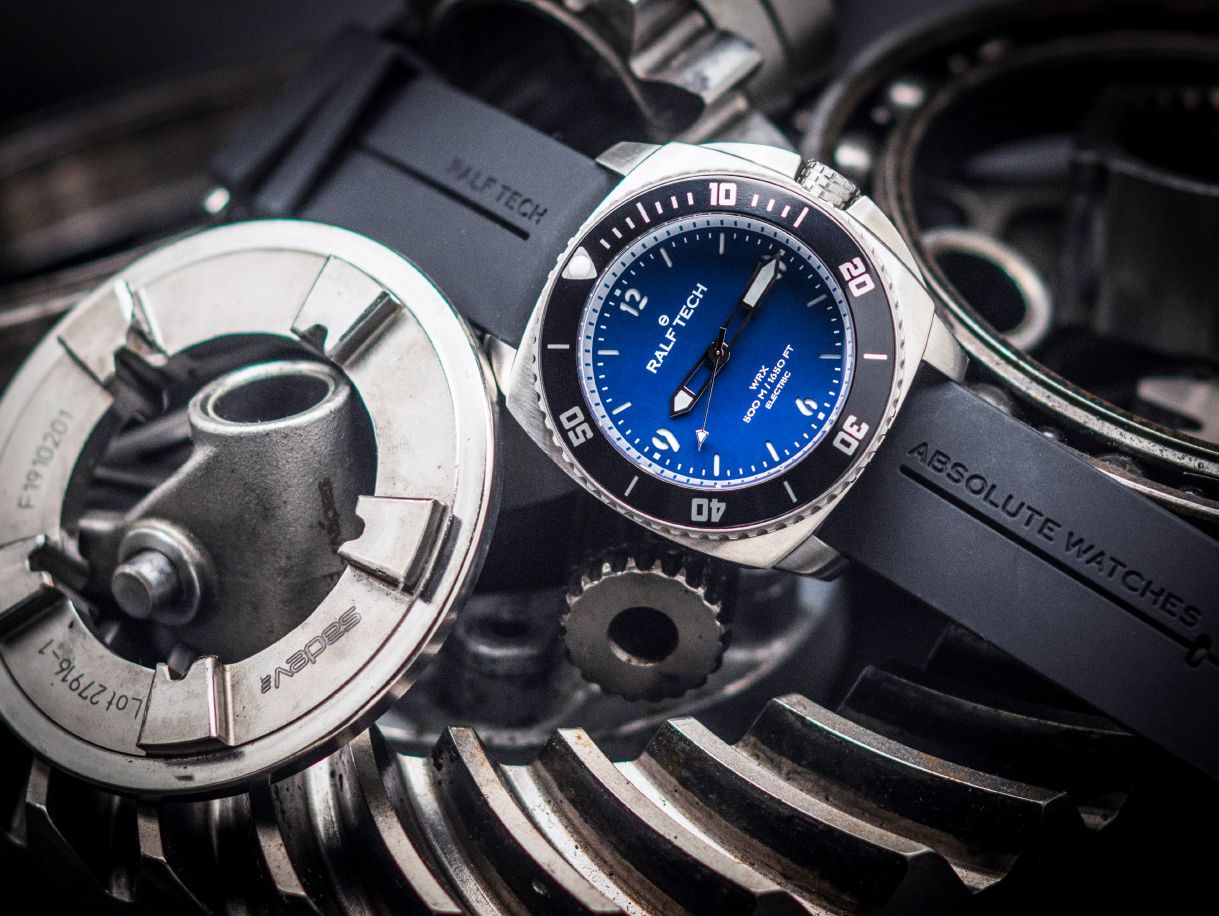 Montre RALF TECH WRX à cadran bleu et verre saphir bombé